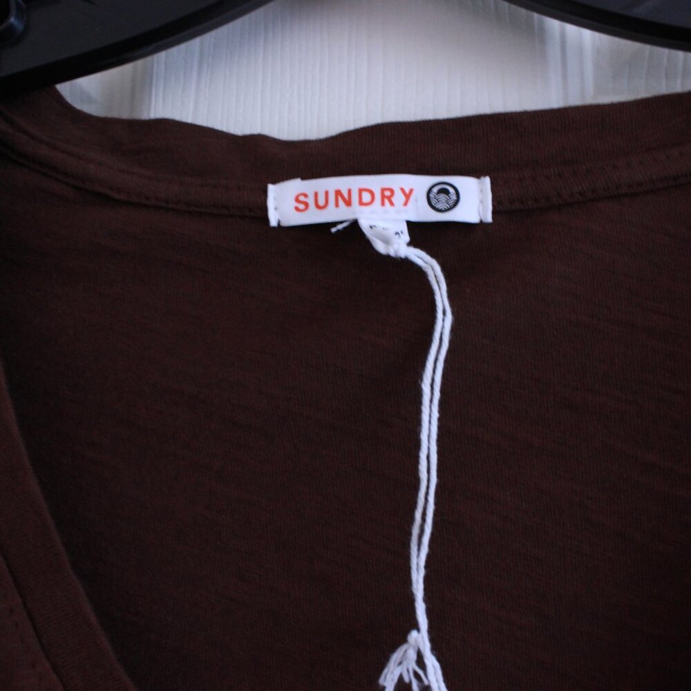 NWOT Sundry Princess Long Sleeve V Neck Ruched Cuffs Pima Cotton Tee Java Brown - Picture 3 of 10